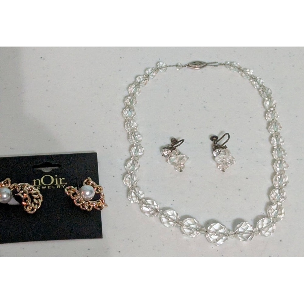 Costume Jewelry Necklace and 2 Sets of Earing's Noir